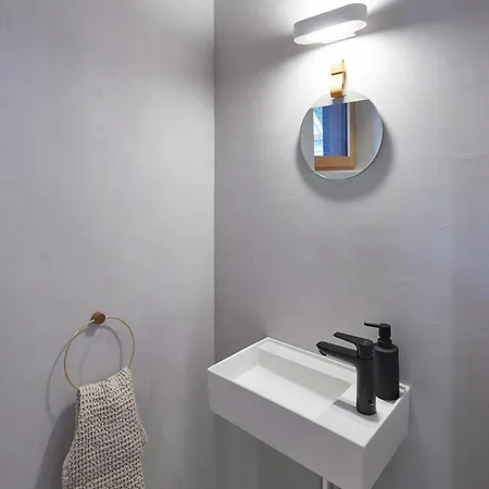 Idyllic Vineyard Retreat Near 度假居 *