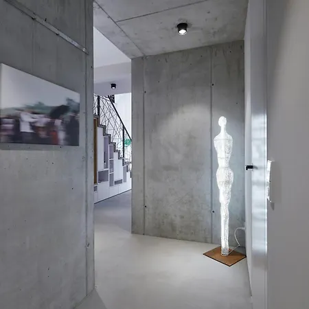 Idyllic Vineyard Retreat Near 度假居